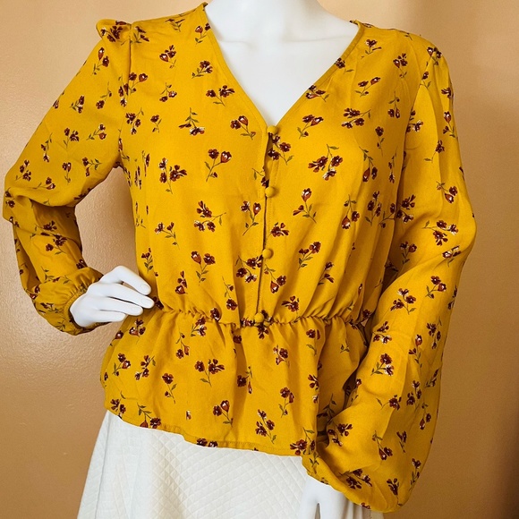 Hippie Rose Tops - NWOT Floral Print Long Sleeve V Neck Spring Top